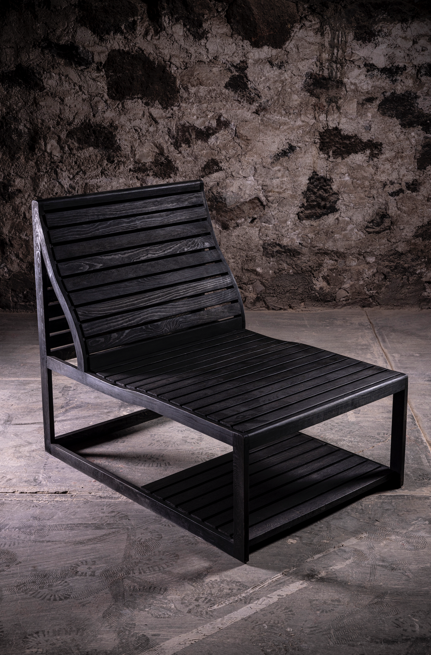 Pino Negro Lounge Chair